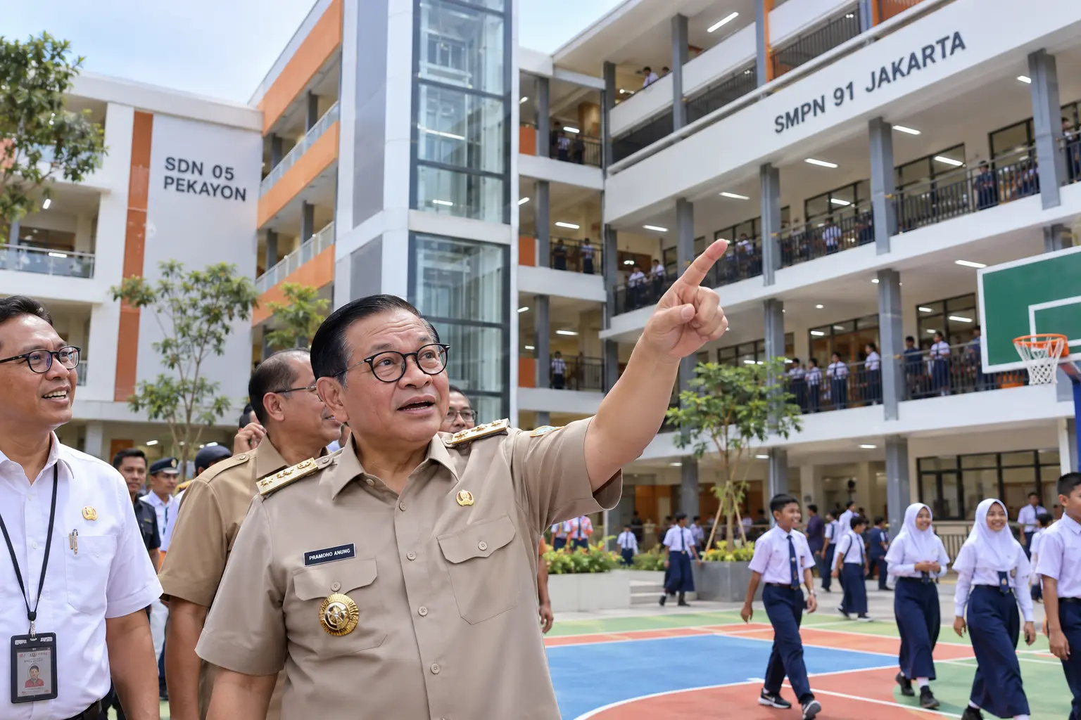 Kunjungan Gubernur ke Sekolah Jakarta